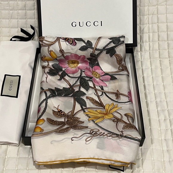 GUCCI Flora Scarf Large Flower Silk White/Berry - Picture 10 of 11